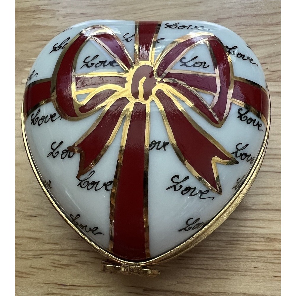 Peint Main Limoges Hand painted Heart Trinket Box w/Cupcakes Inside, Signed